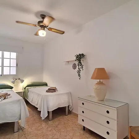 Beachside Apartment *